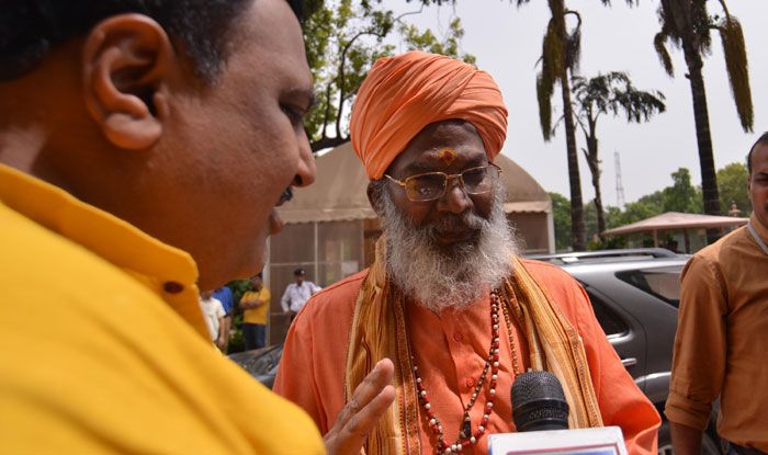 Sakshi Maharaj Tells People to Vote For Him or Face Divine Displeasure